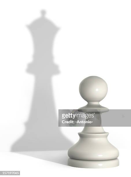 an image of a pawn but a shadow of a queen chess piece - the bigger picture stockfoto's en -beelden