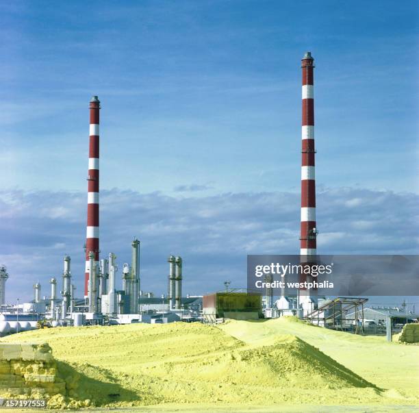 gas plant with sulphur - sulphur stock pictures, royalty-free photos & images