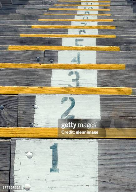 estadio de madera pasos - segundo cuarto deportes fotografías e imágenes de stock