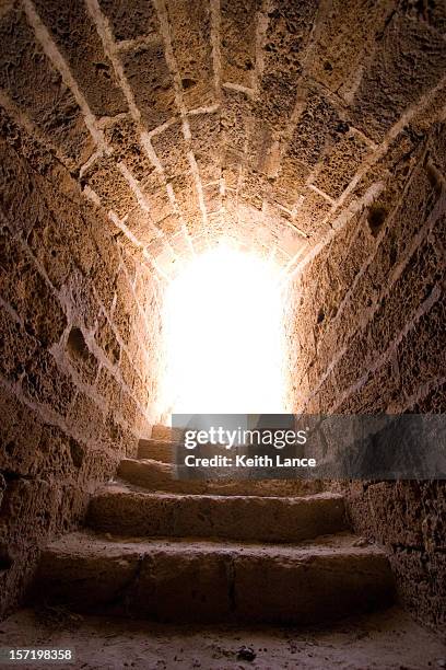 light at end of the tunnel - death and resurrection of jesus stockfoto's en -beelden