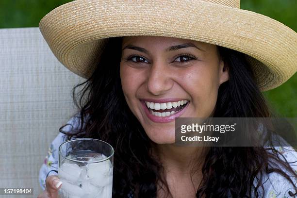 hot summer day - hot arabic women 個照片及圖片檔