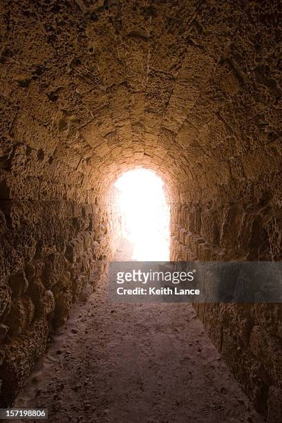 light at end of the tunnel - death and resurrection of jesus 個照片及圖片檔