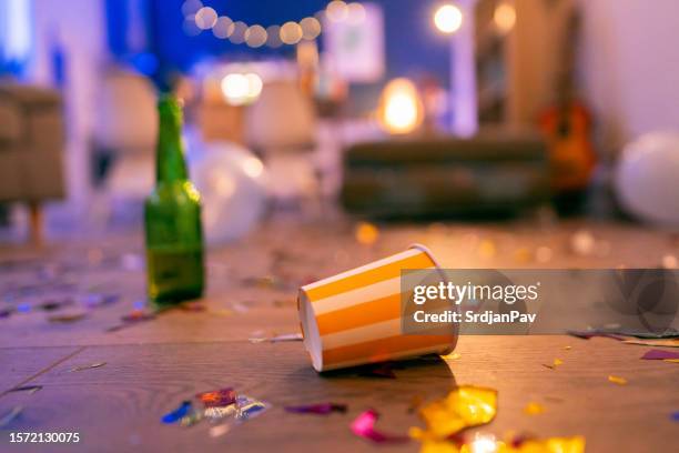 messy apartment after the party - after party stockfoto's en -beelden