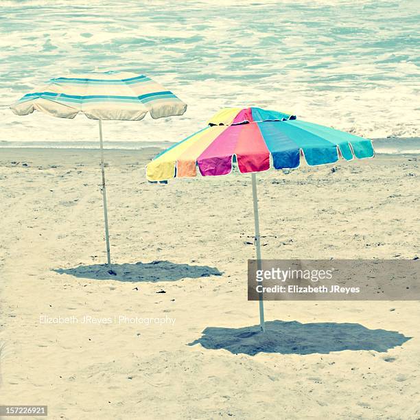 una sombrilla o paraguas | an umbrella [summer day - sombrilla playa stock pictures, royalty-free photos & images