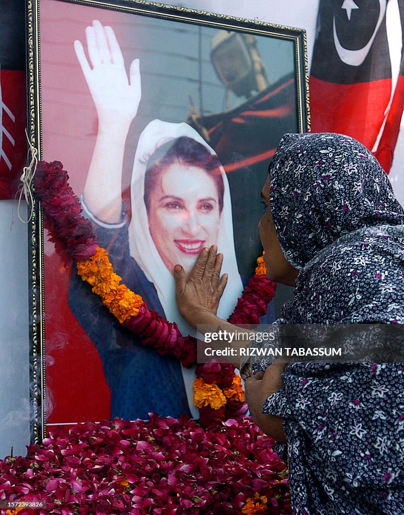 Toheed Bhutto A supporter of slain former premier Benazir Bhutto mourns over a ...
