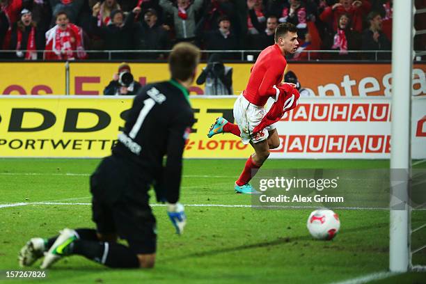 Adam Szalai of Mainz celebrates his team's second goal as goalkeeper Ron-Robert Zieler of Hannover reacts during the Bundesliga match between 1. FSV...