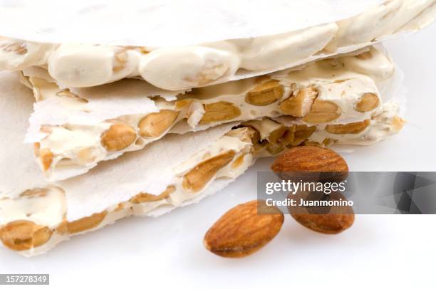 un postre realizado principalmente español de navidad de almendras - nougat fotografías e imágenes de stock