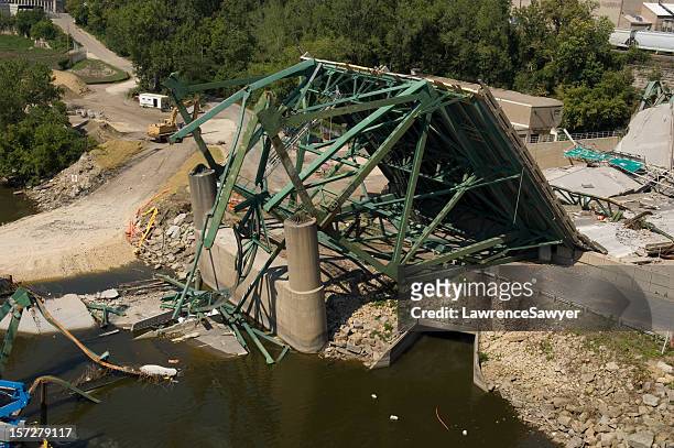 minneapolis bridge collapse clean-up - collapsing bridge stock pictures, royalty-free photos & images