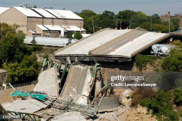 minneapolis bridge collapse clean-up - the crumblin stock pictures, royalty-free photos & images