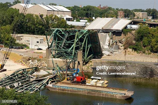 minneapolis bridge collapse clean-up - collapsing stock pictures, royalty-free photos & images