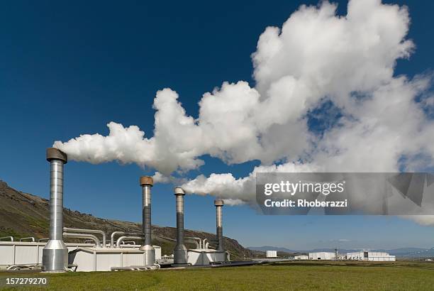 steam emitted from a power plant - geothermische centrale stockfoto's en -beelden