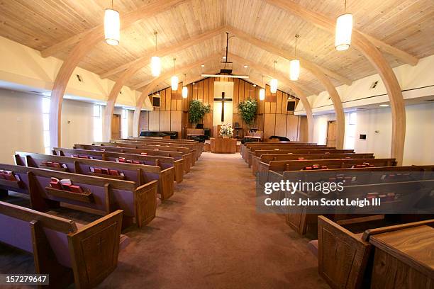 small church sanctuary - church chapel stock pictures, royalty-free photos & images