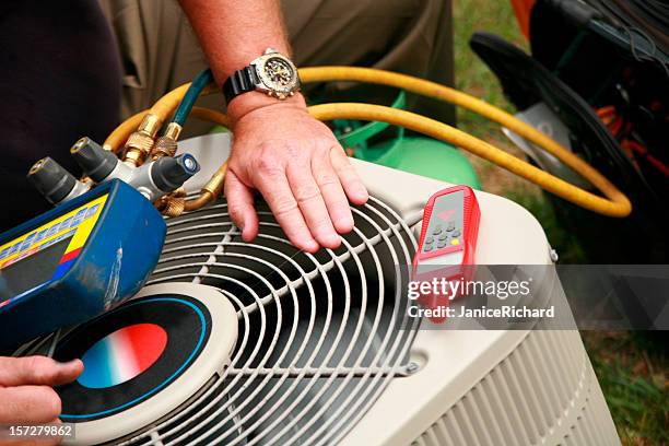 air condition service - fixing stockfoto's en -beelden