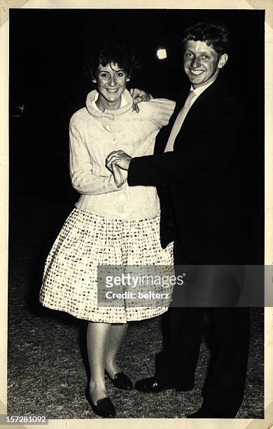 feliz casal dança - 1950s dance imagens e fotografias de stock