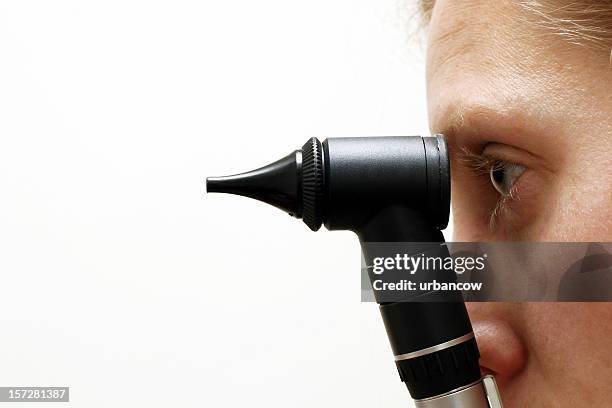 medical verificación de - otoscope fotografías e imágenes de stock