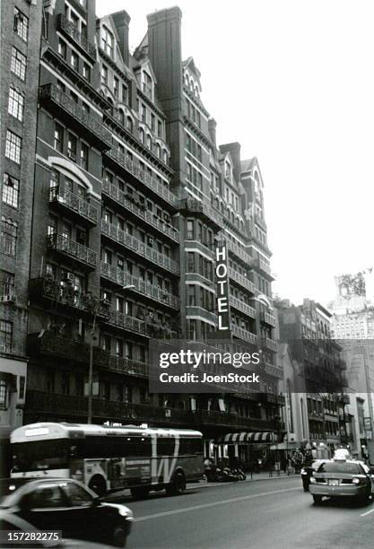 das hotel in chelsea - chelsea hotel stock-fotos und bilder