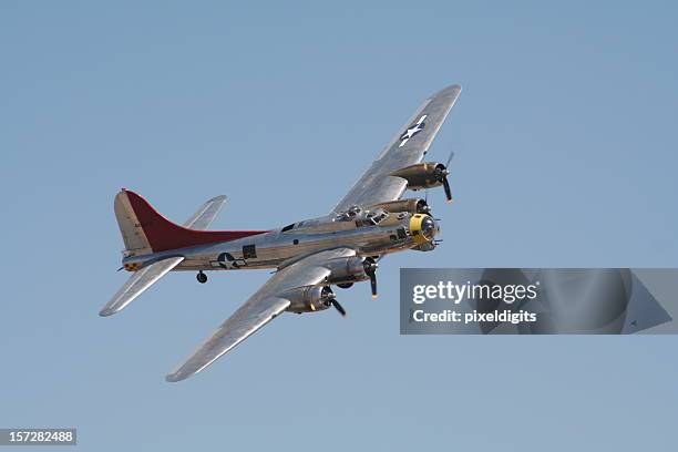 b-17 flying fortress bomber - b 17 flying fortress stockfoto's en -beelden