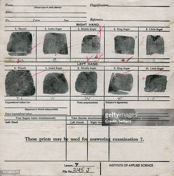 vecchia tabella di impronte digitali - crimine foto e immagini stock