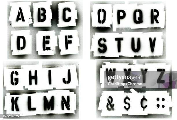 pinturas de aerosol negro alfabeto conjunto de plantillas - alphabet letters in graffiti fotografías e imágenes de stock