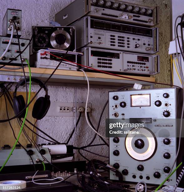 audio lab gadgets - oscilloscope stock pictures, royalty-free photos & images