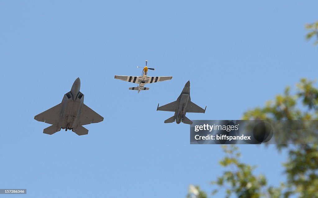 Património militar voo-Raptor Mustang e F16