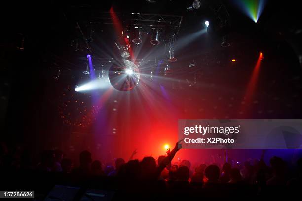 sexta-feira à noite luzes - clube noturno imagens e fotografias de stock