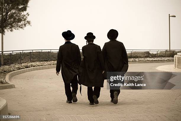 three hasidic jews - simchat torah stockfoto's en -beelden