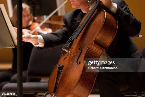 violonchelo - opera lirica fotografías e imágenes de stock