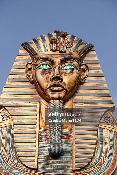 pharaoh statue - cleopatra statue stock pictures, royalty-free photos & images