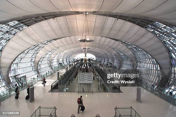 aeropuerto suvarnabhumi de bangkok - suvarnabhumi airport fotografías e imágenes de stock