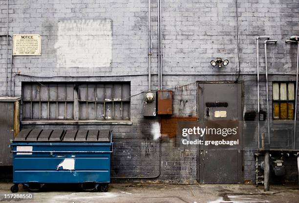 posh alley - afvalcontainer stockfoto's en -beelden