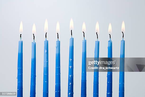 hanukkah candles - chanoeka stockfoto's en -beelden