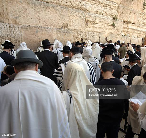 klagemauer von jerusalem - jewish people stock-fotos und bilder