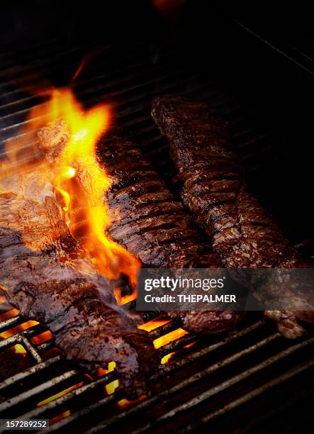 "churrasco" en la parrilla - argentina steak fotografías e imágenes de stock