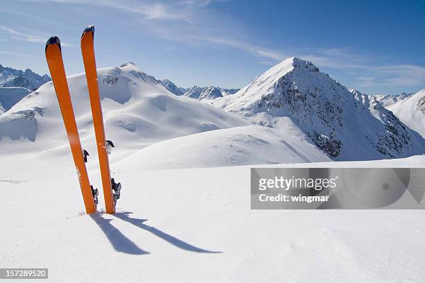 ski-tour - schnee stock-fotos und bilder