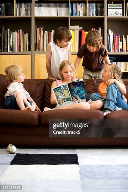 book fun - family with five children stock pictures, royalty-free photos & images