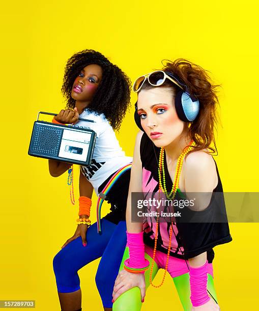 80 s disco chicks - women dancing on music cutout photos et images de collection