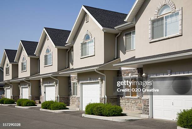 row of townhouses - townhouse stock pictures, royalty-free photos & images