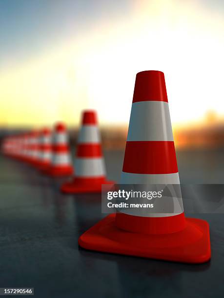 a row of traffic cones outside - traffic cone 個照片及圖片檔