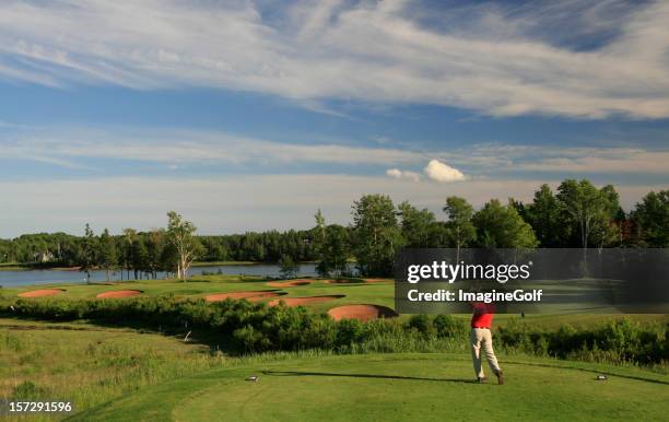 tee shot 3 - prince edward island stock pictures, royalty-free photos & images