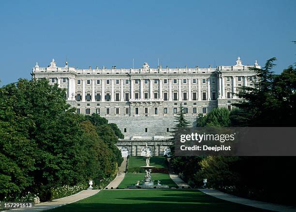 palácio real de madrid espanha - palácio imagens e fotografias de stock