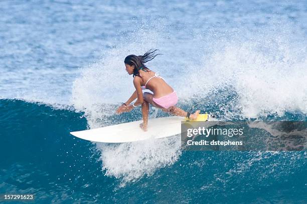 surfen wellen - surfer girl stock-fotos und bilder