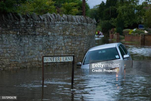 abandoned car in rural flooding - flood stockfoto's en -beelden