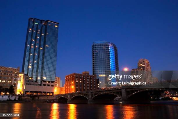 grand river night iii - grand rapids michigan bildbanksfoton och bilder