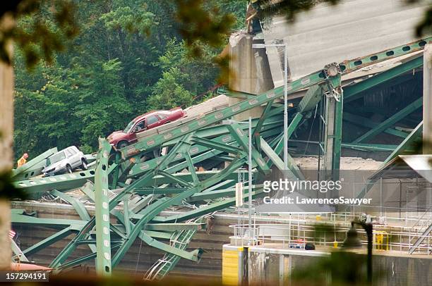 minneapolis bridge ausblenden - collapsing stock-fotos und bilder