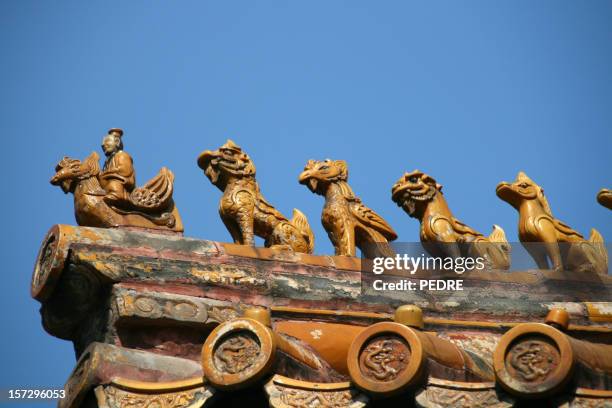 kaiser'symbol - himmelstempel stock-fotos und bilder