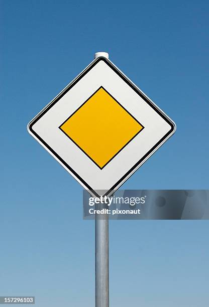 german prioridade de - give way - fotografias e filmes do acervo