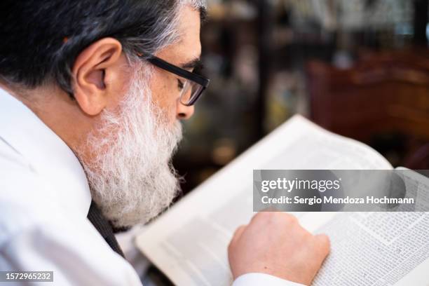 orthodox jewish man studies holy texts in hebrew - mexico city, mexico - haredi judaism stock pictures, royalty-free photos & images