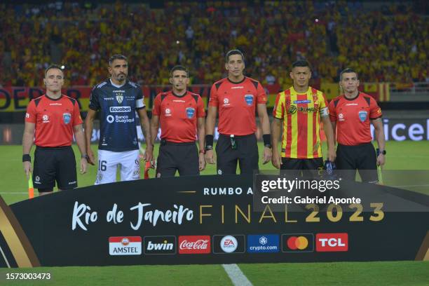 Assistant referee Cristian Navarro, Jhonny Vasquez of Pereira, Referee Yael Falcon Perez, Cristian Pellerano of Independiente del Valle, and...