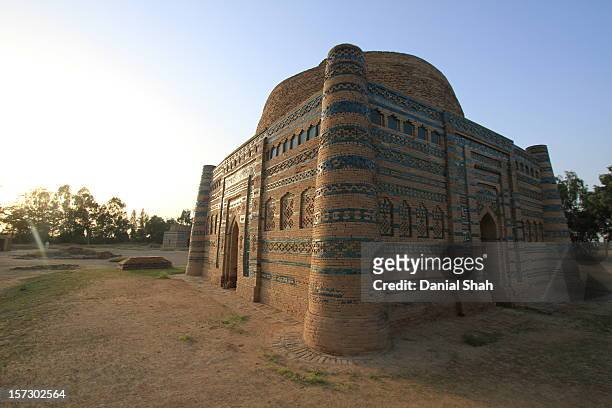 square red and blue tiled architectural structure - dera ismail khan stock pictures, royalty-free photos & images